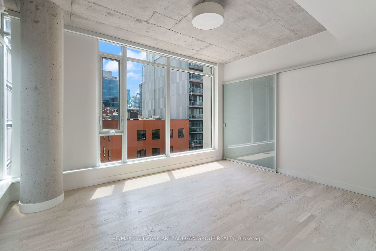 75 Portland St, unit 524 for sale - image #10