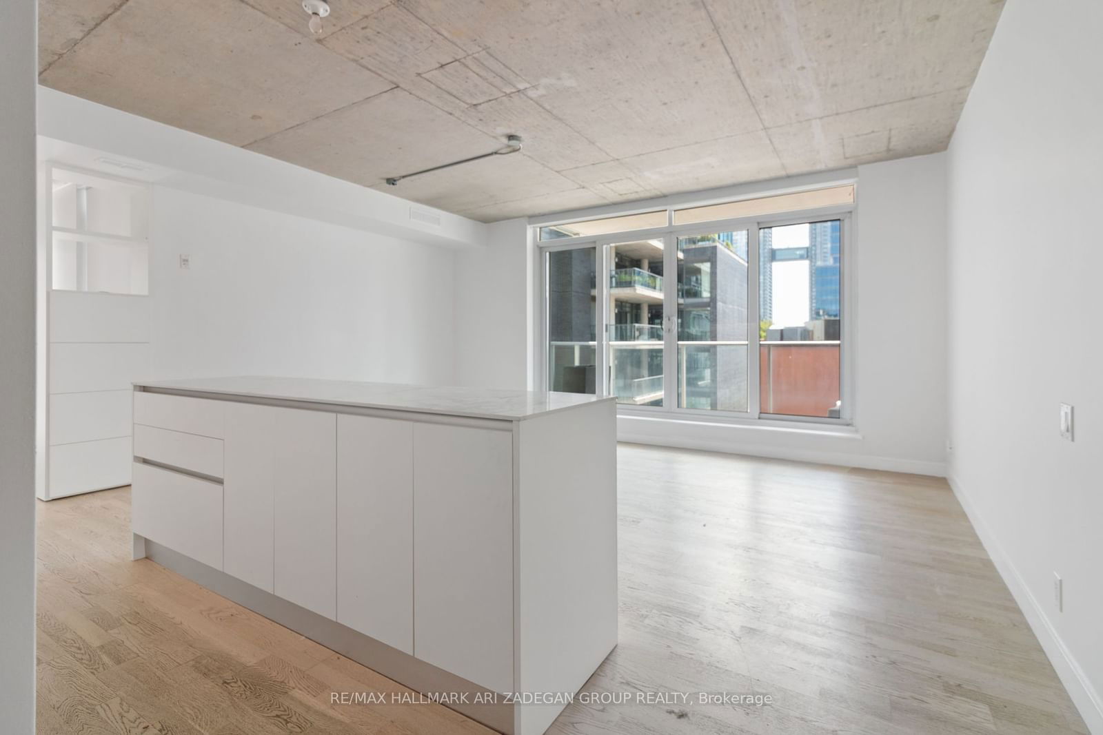 75 Portland St, unit 524 for sale - image #12