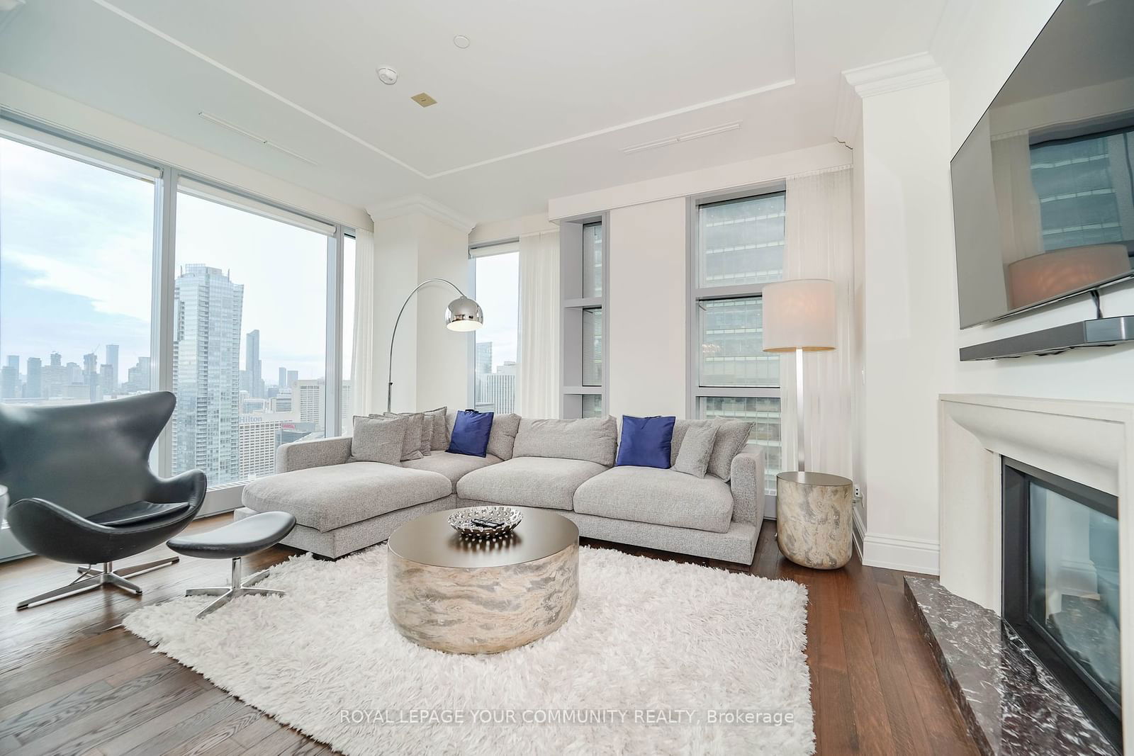 183 Wellington St W, unit 3903 for sale - image #4