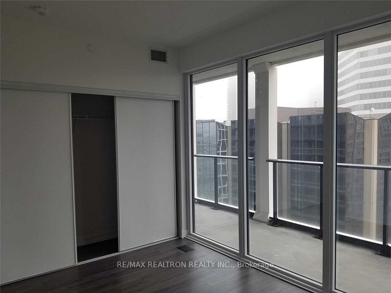 20 Edward St, unit 1510 for rent