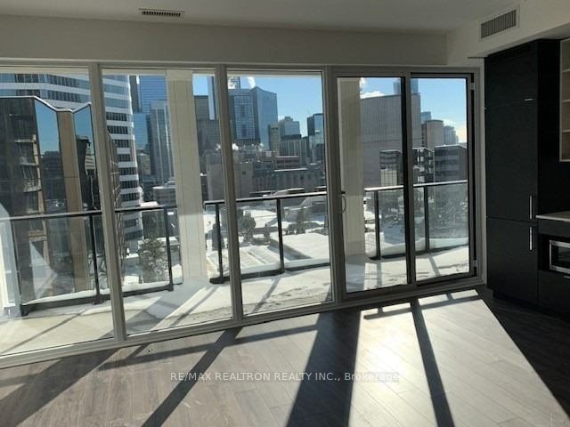 20 Edward St, unit 1510 for rent