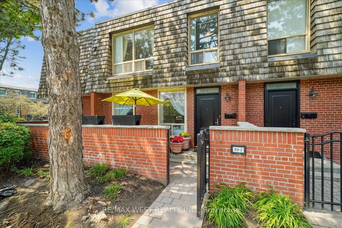 Yorkminster & Upper Canada Townhomes, North York, Toronto