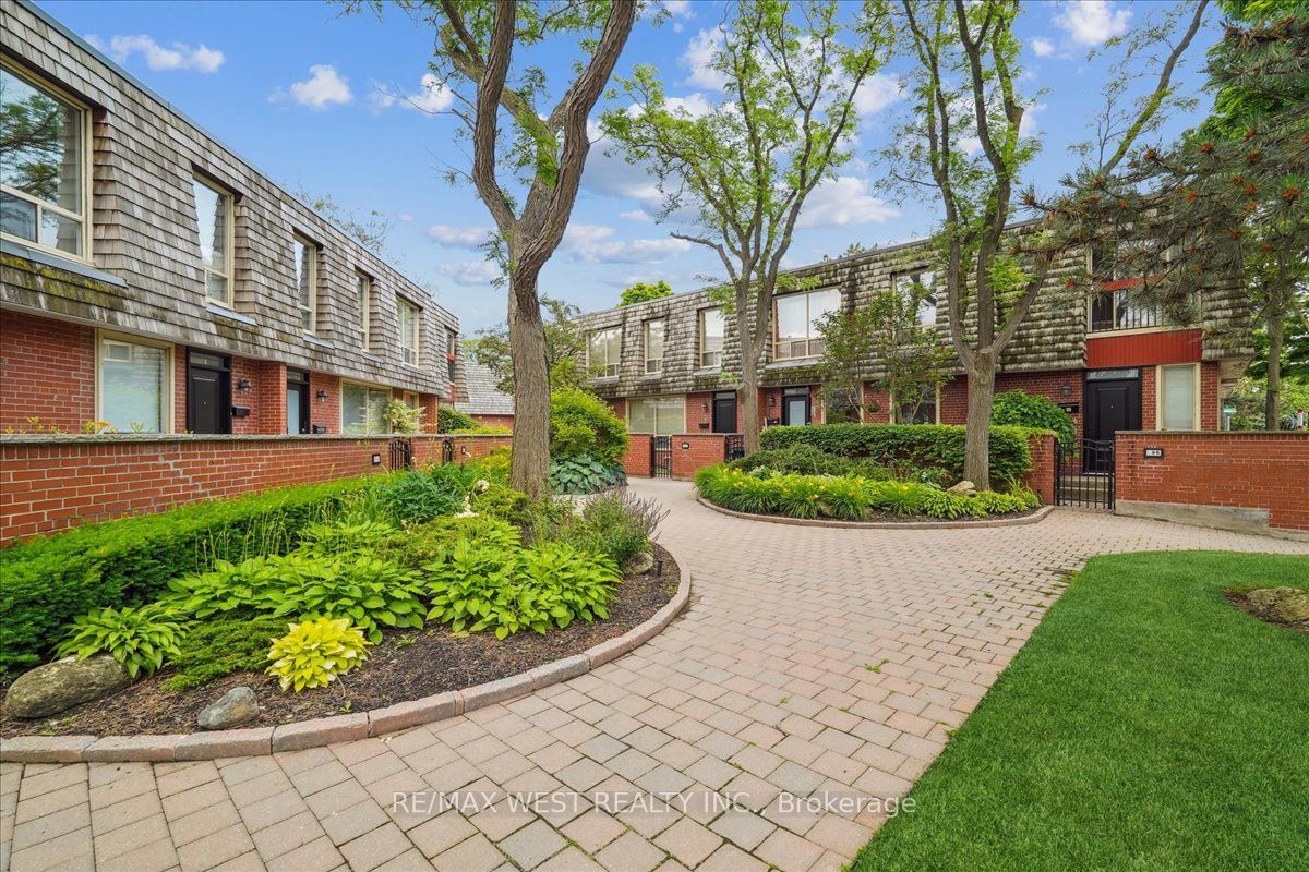 Yorkminster & Upper Canada Townhomes, North York, Toronto