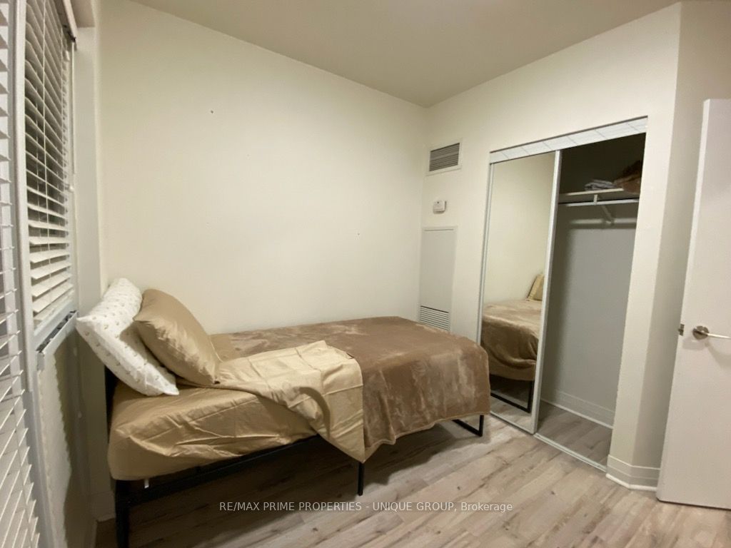 21 Carlton St, unit 202 for rent - image #14