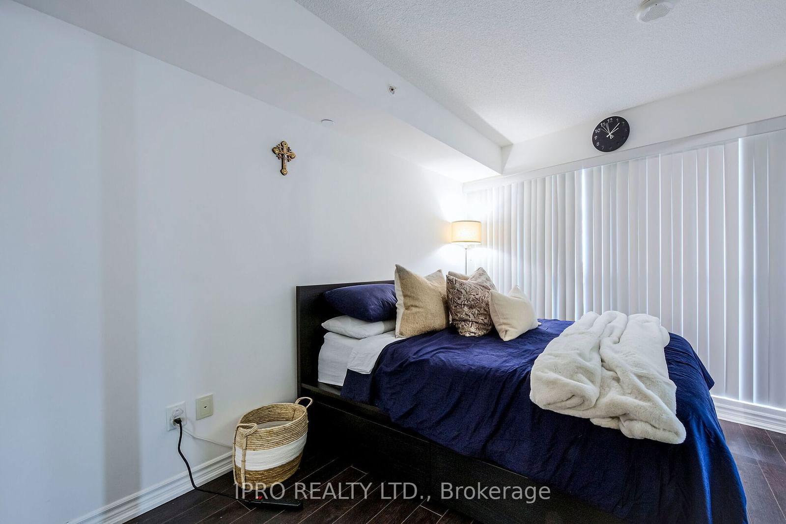 386 Yonge St, unit 708 for sale