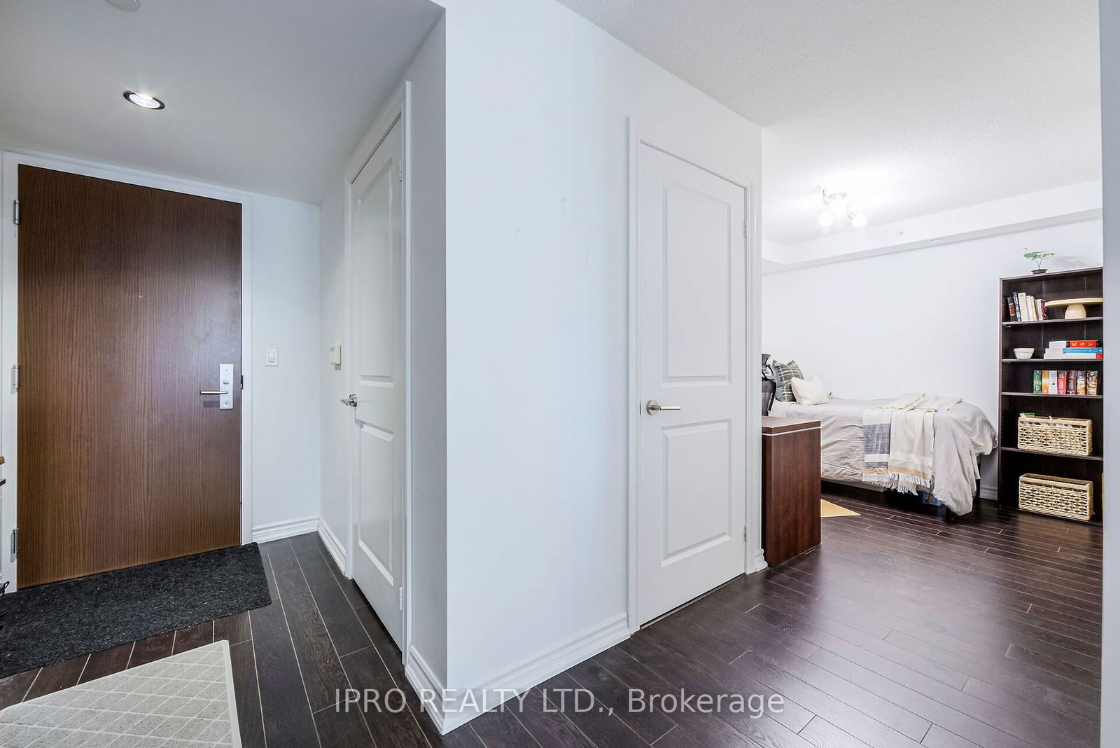 386 Yonge St, unit 708 for sale