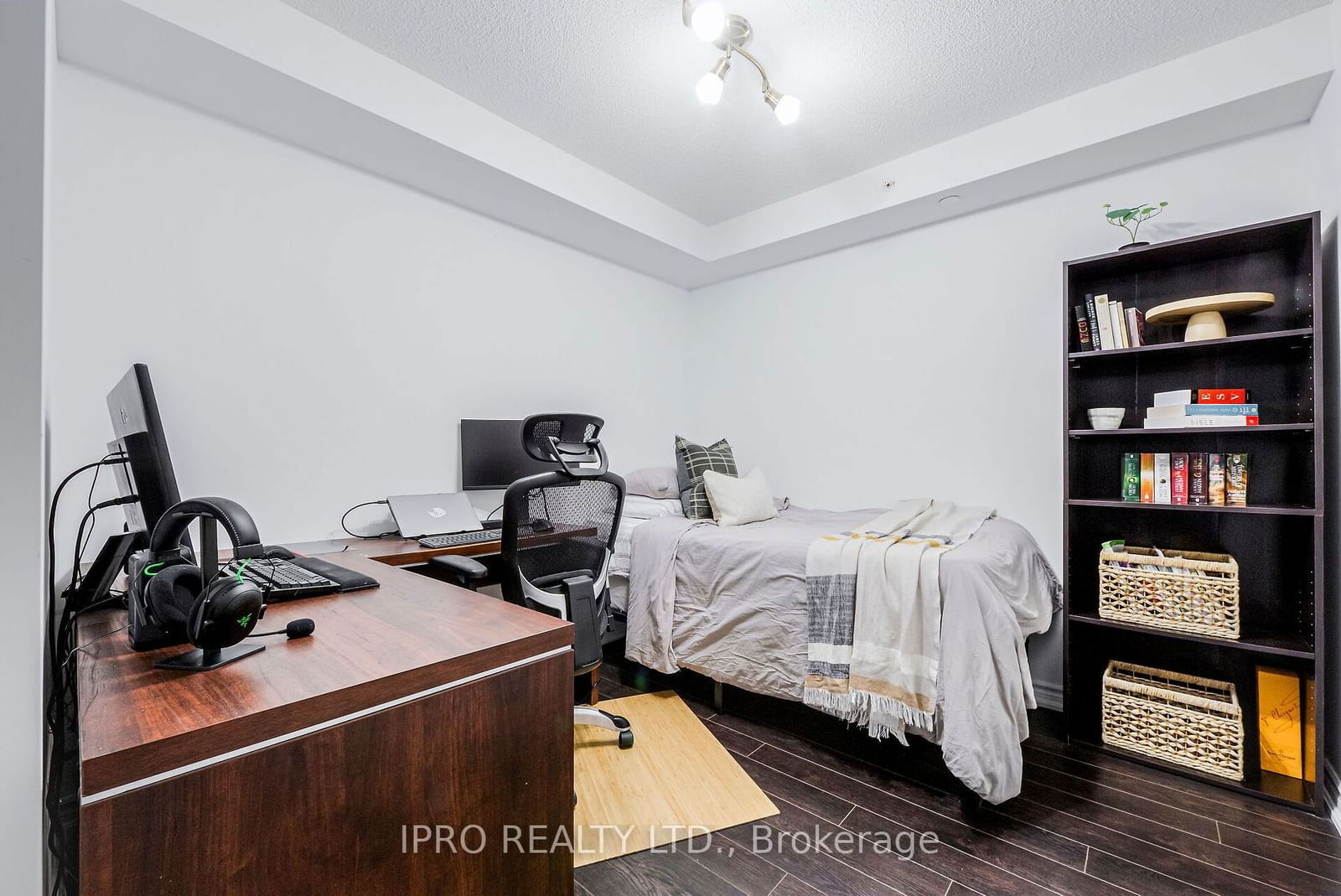 386 Yonge St, unit 708 for sale