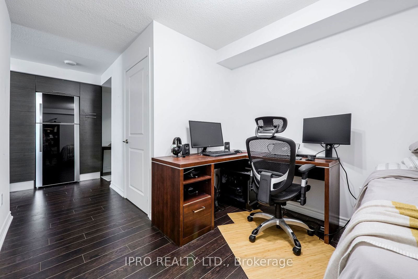 386 Yonge St, unit 708 for sale