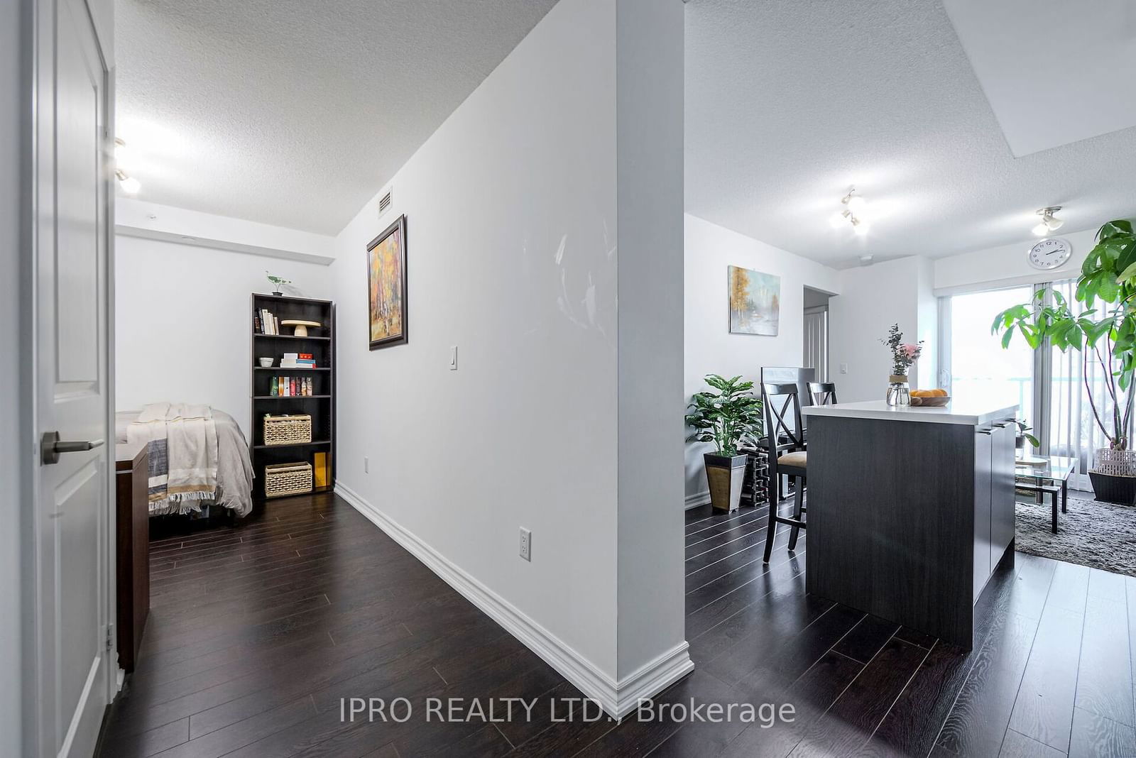 386 Yonge St, unit 708 for sale - image #6