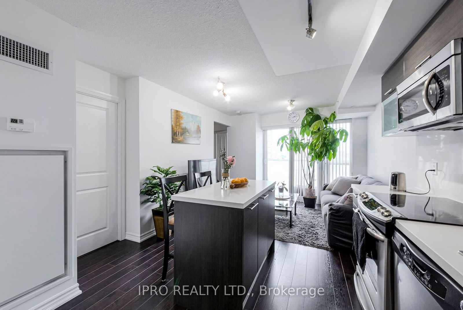 386 Yonge St, unit 708 for sale