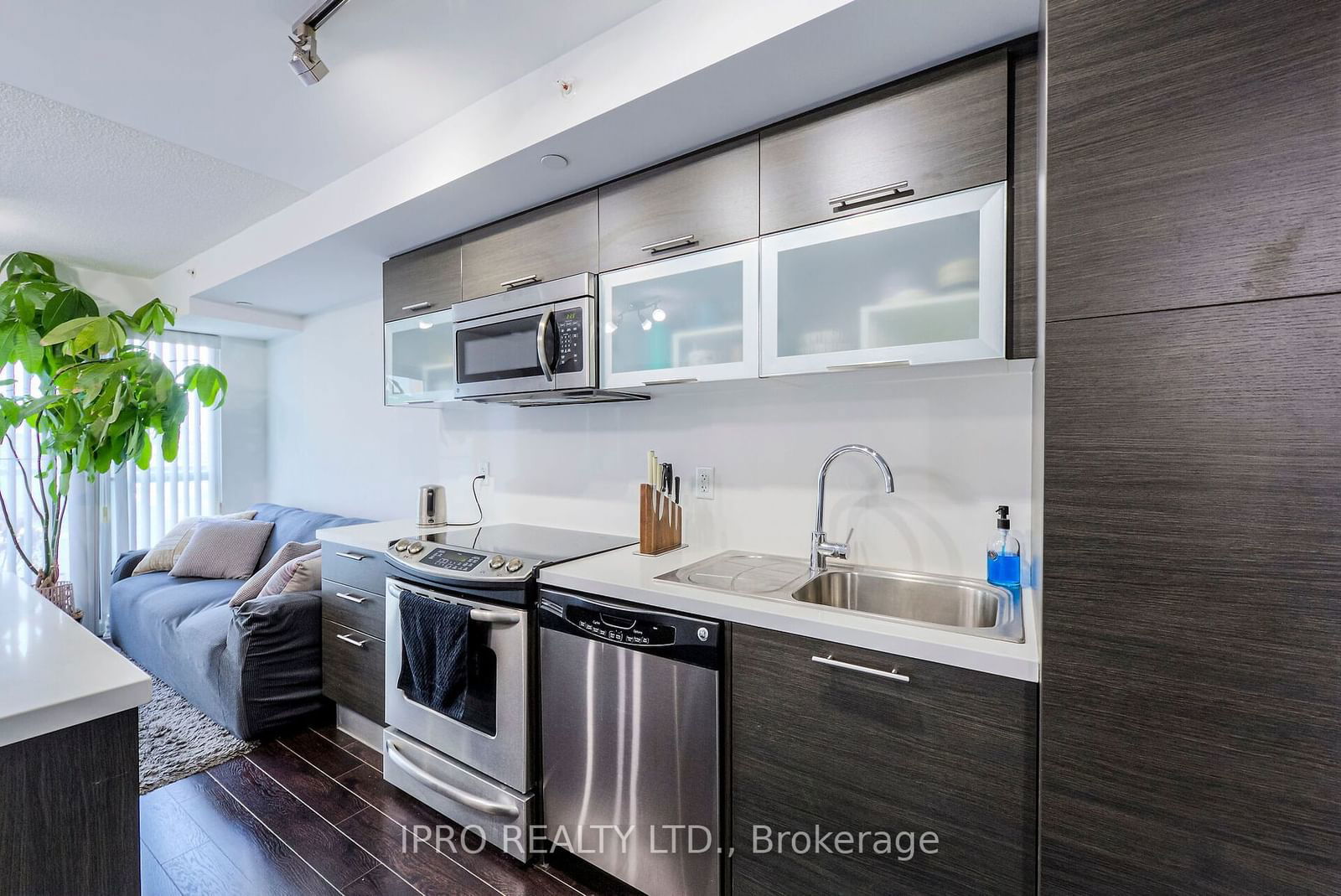 386 Yonge St, unit 708 for sale - image #9