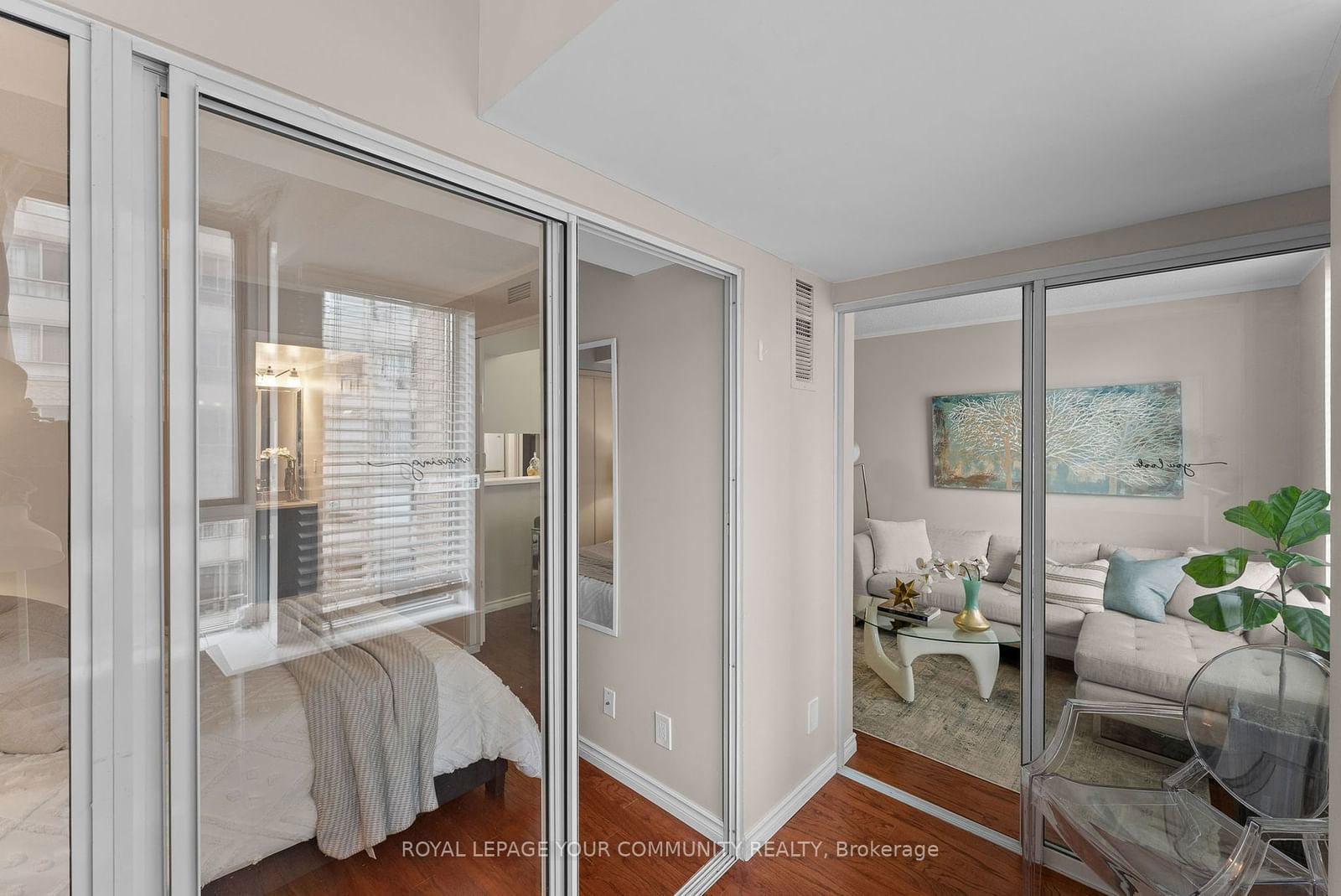 711 Bay St, unit 1221 for sale - image #31