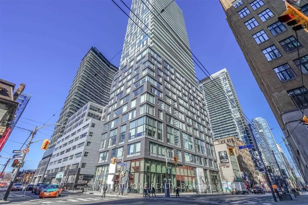 101 Peter St, unit 817 for rent