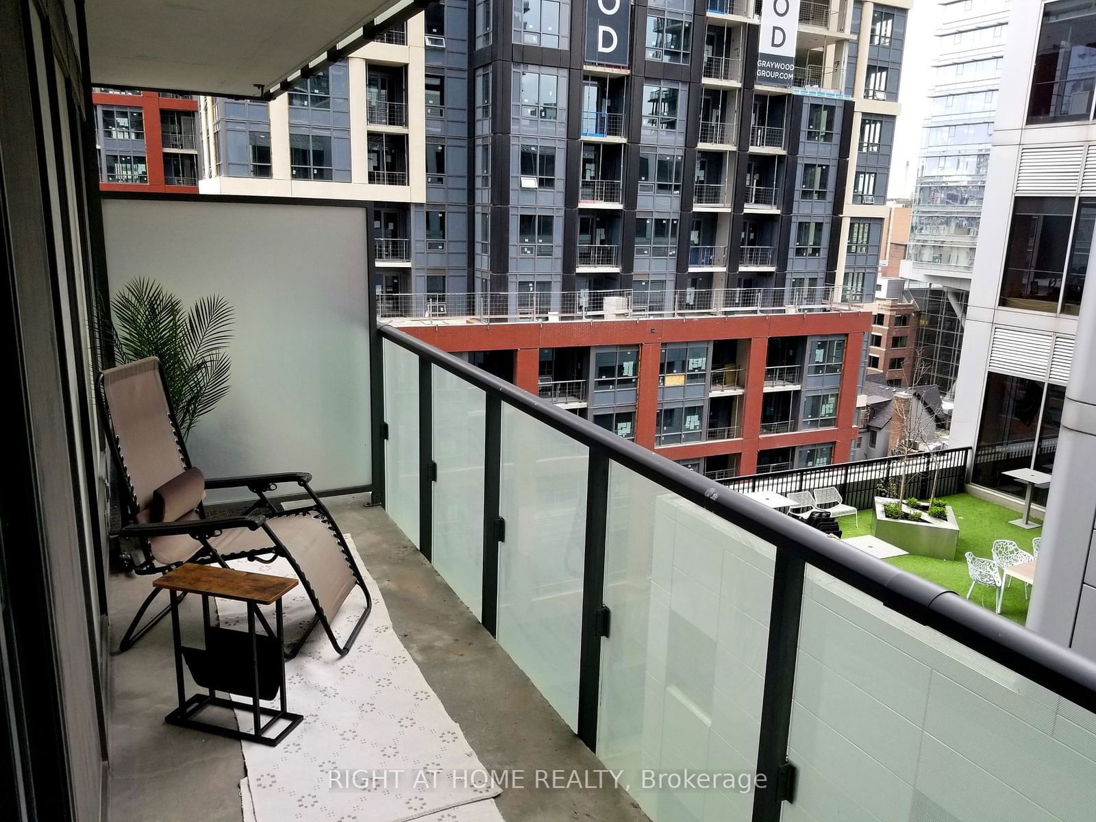 101 Peter St, unit 817 for rent