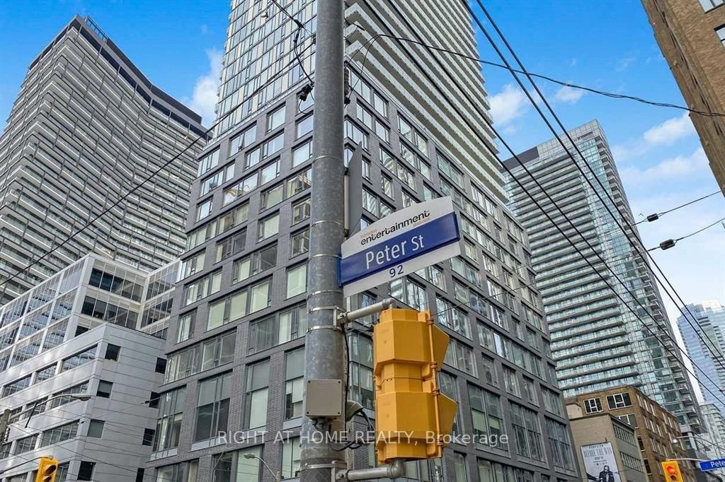 101 Peter St, unit 817 for rent