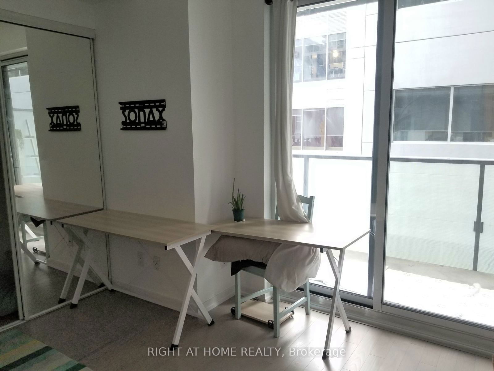 101 Peter St, unit 817 for rent