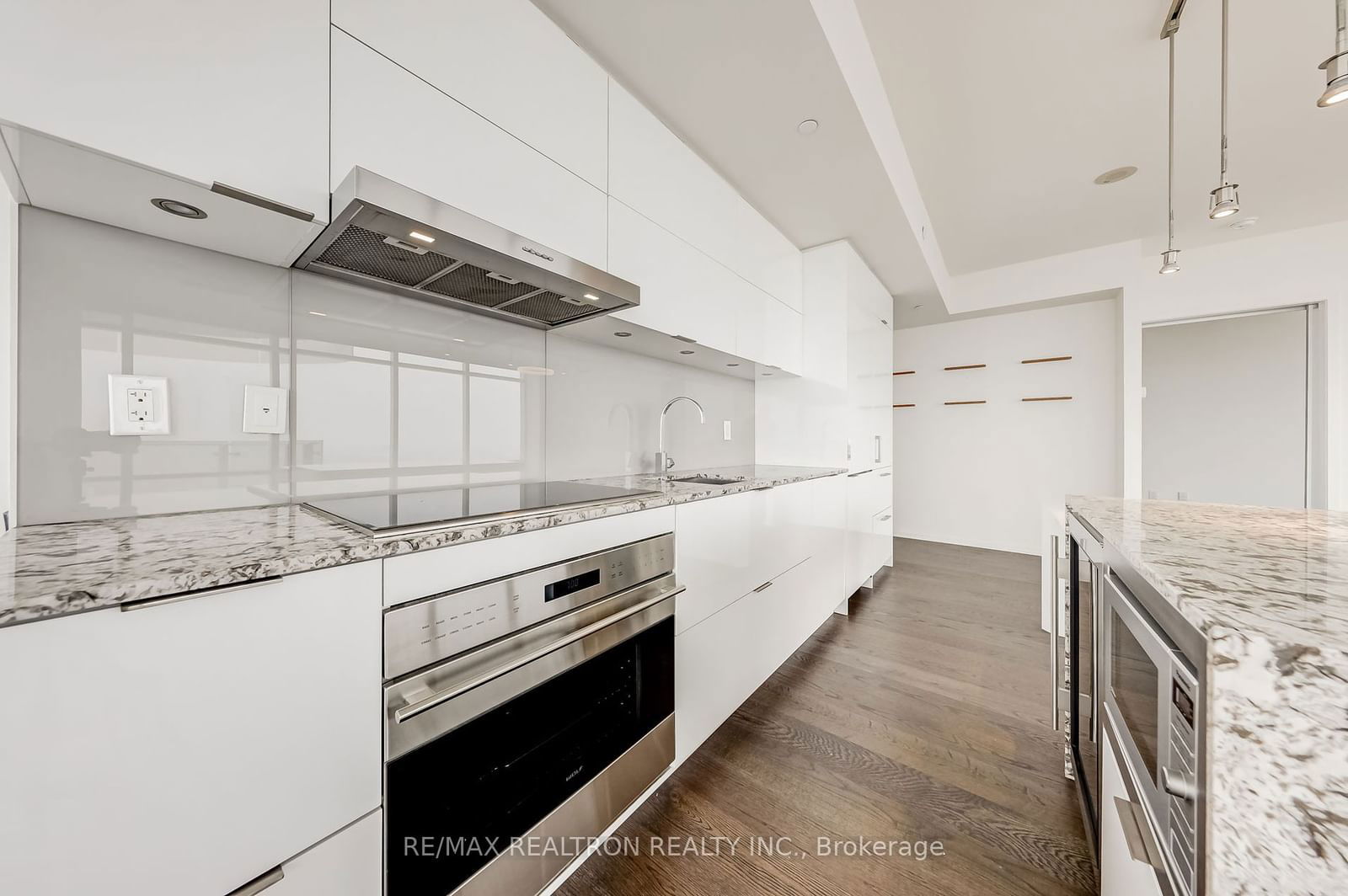 1 Bloor St E, unit 7006 for rent - image #6