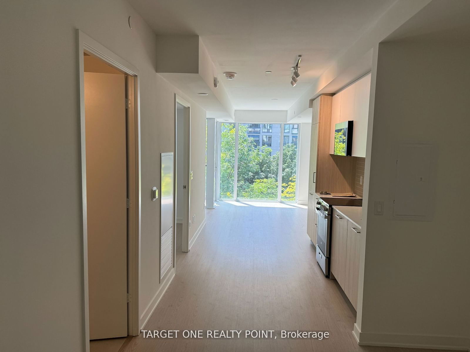 65 Mutual St, unit 406 for rent