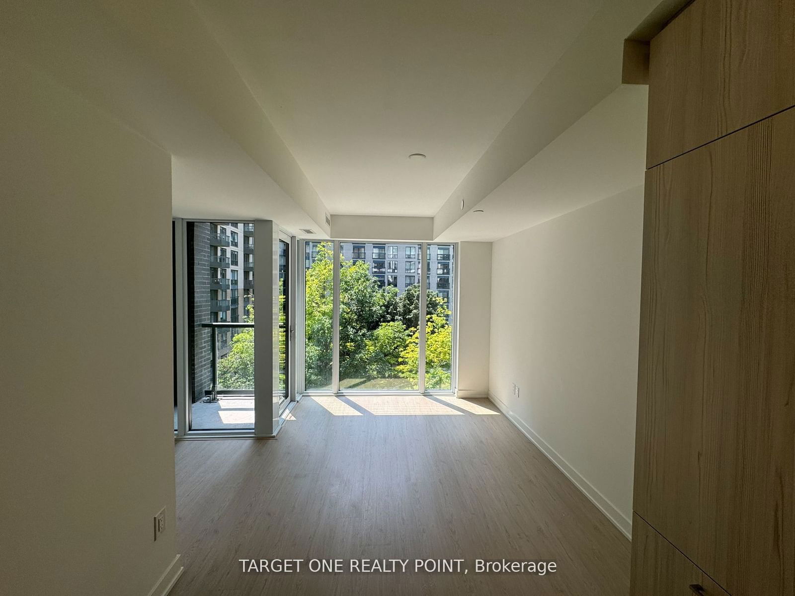 65 Mutual St, unit 406 for rent