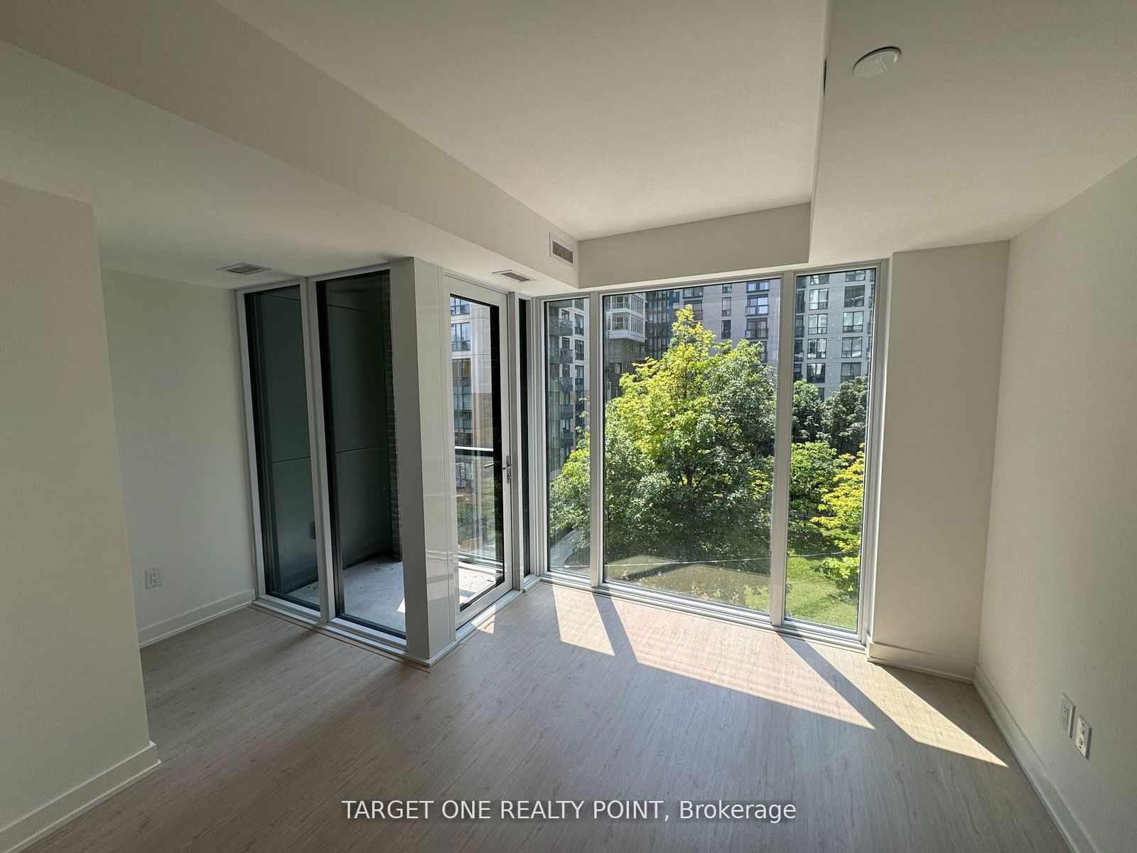 65 Mutual St, unit 406 for rent