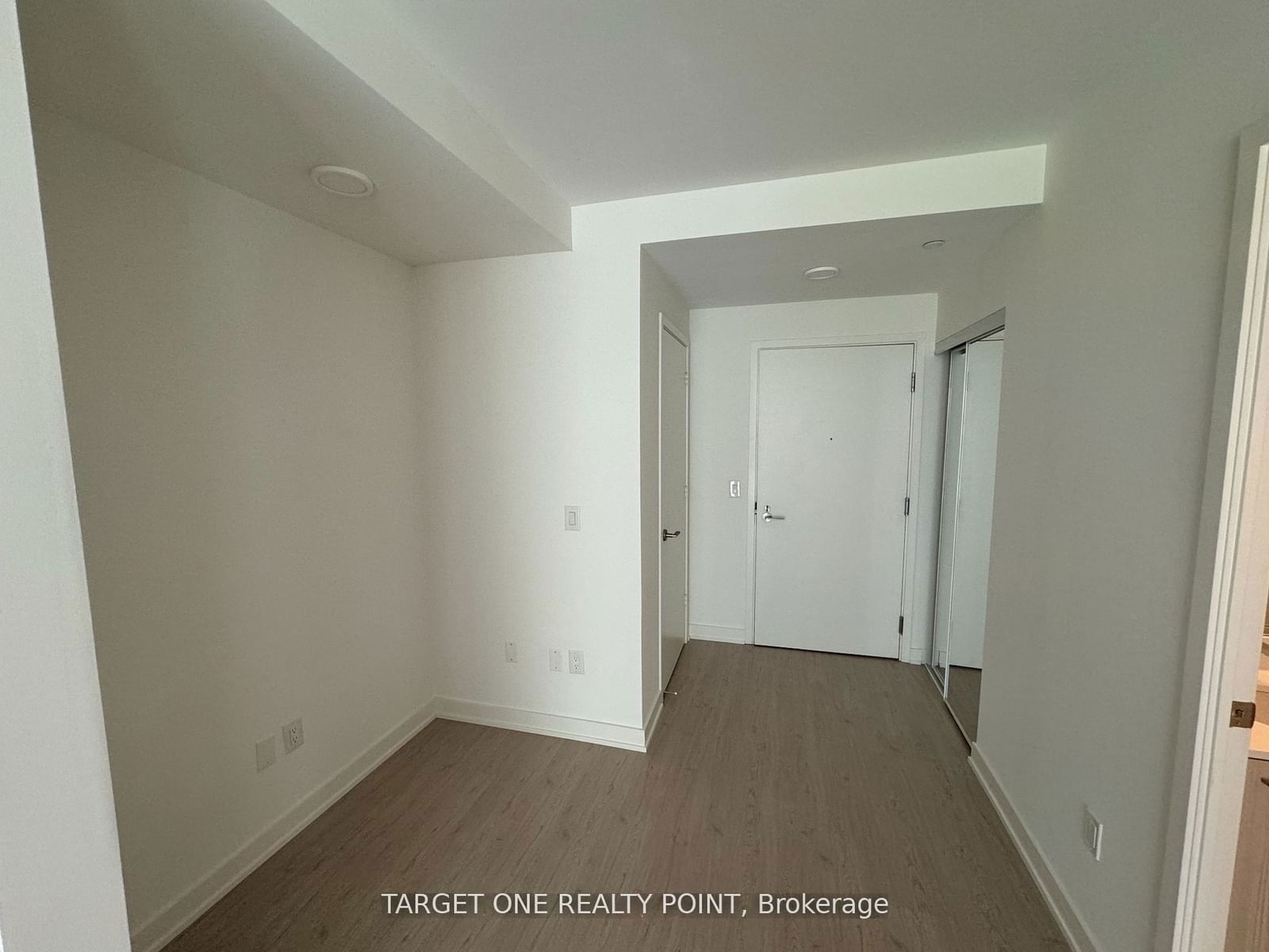 65 Mutual St, unit 406 for rent