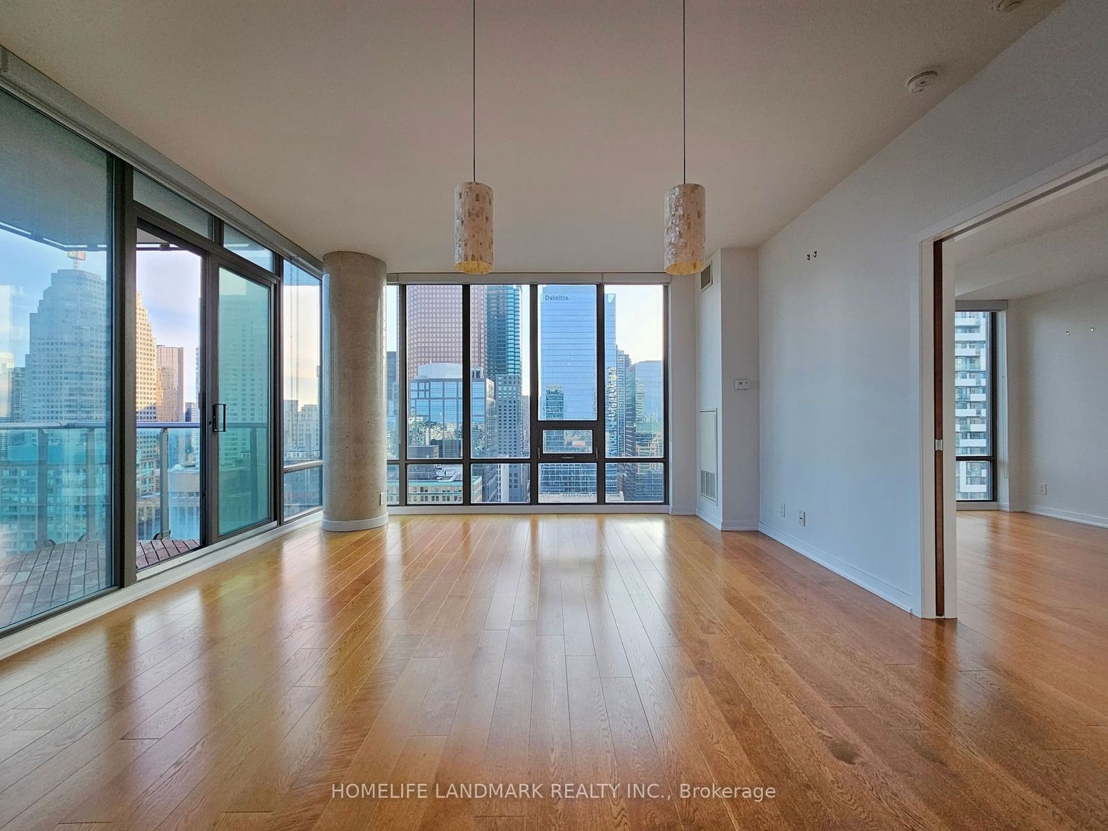 33 Lombard St, unit 3301 for rent