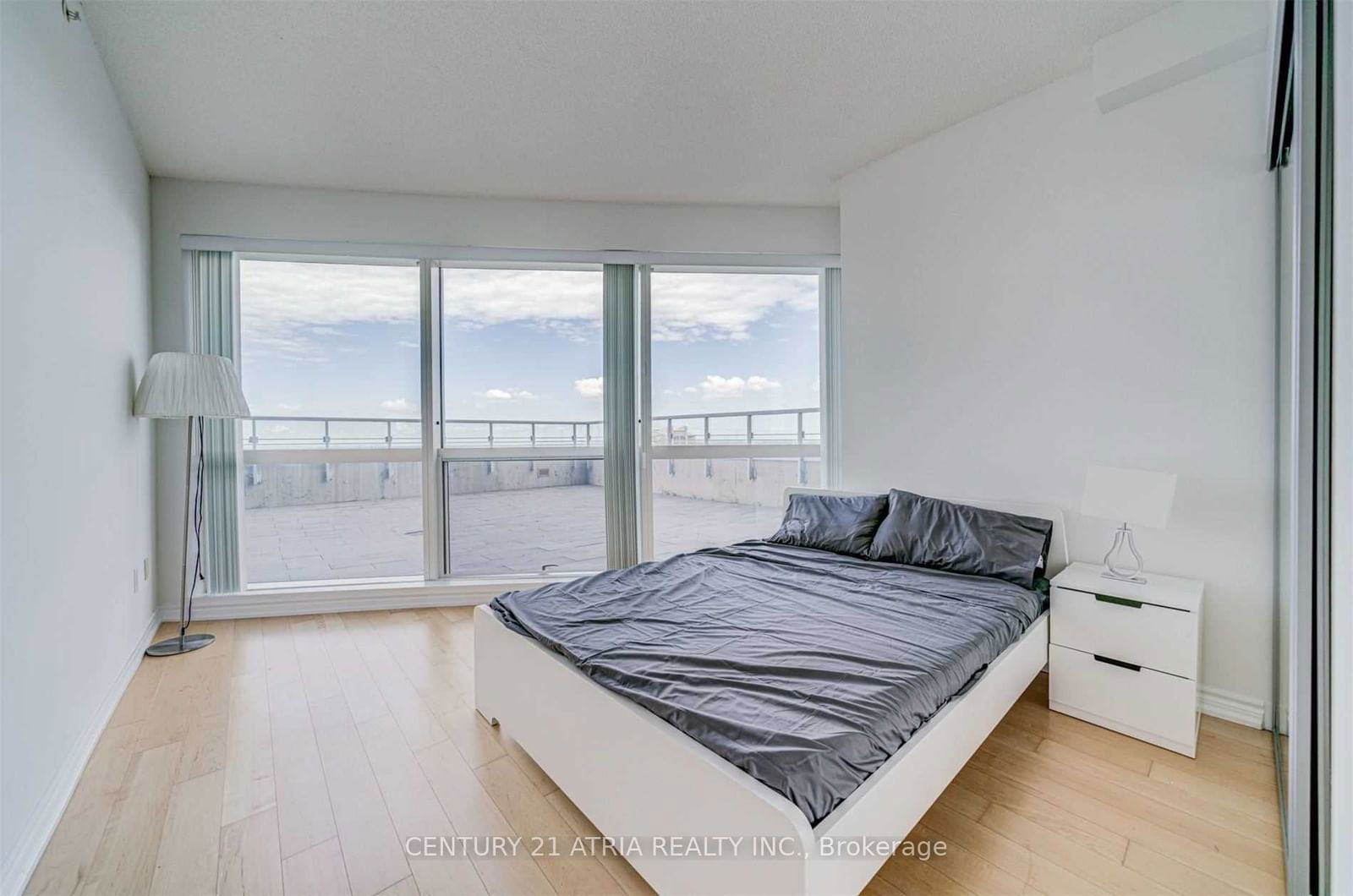 386 Yonge St, unit 4916 for rent