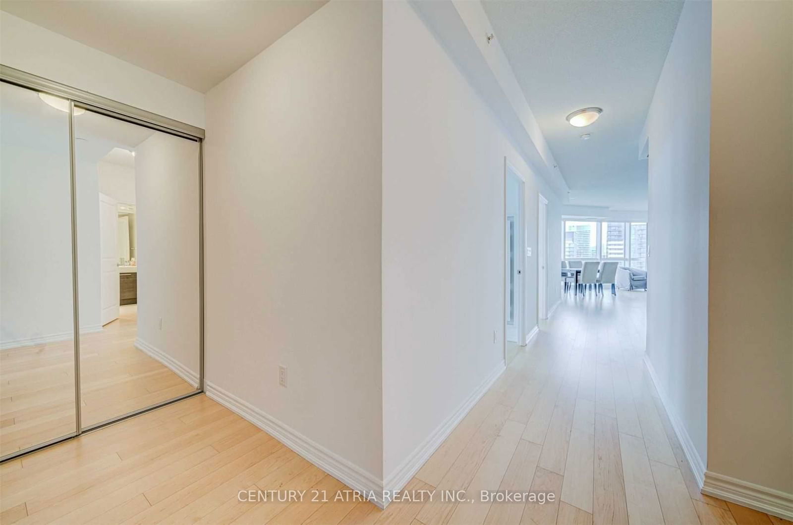 386 Yonge St, unit 4916 for rent - image #3