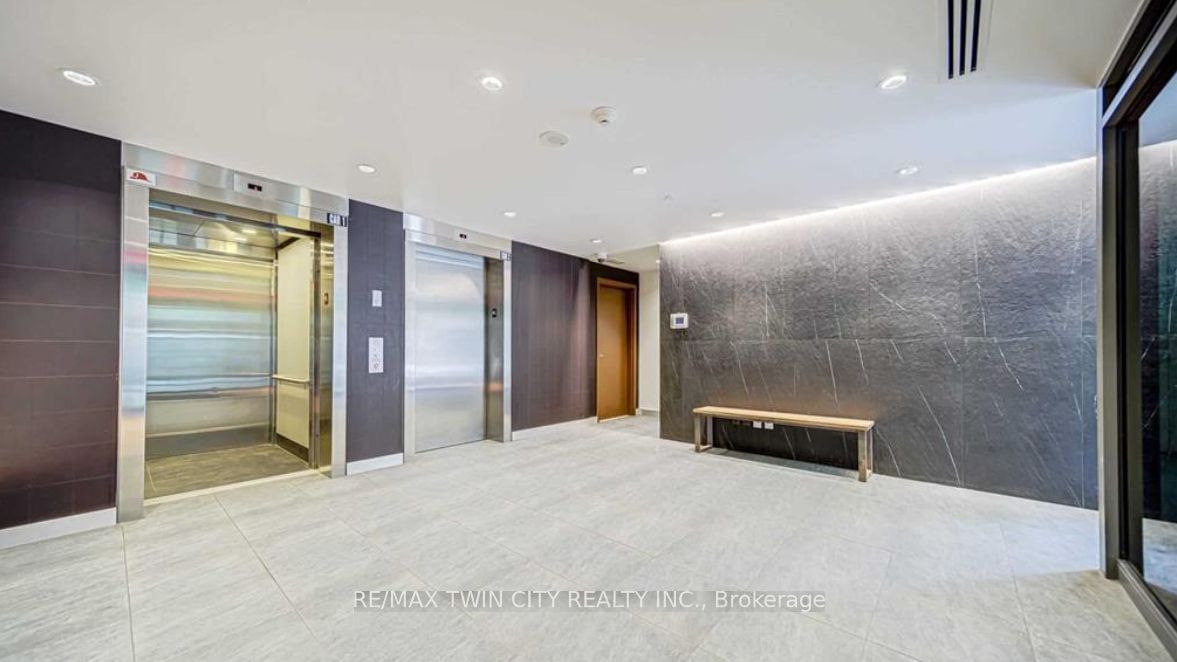 32 Camden St, unit 1003 for sale - image #3