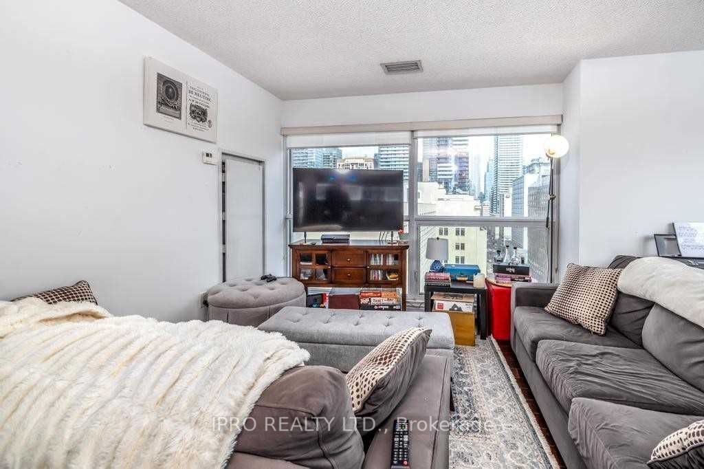 386 Yonge St, unit 1202 for rent