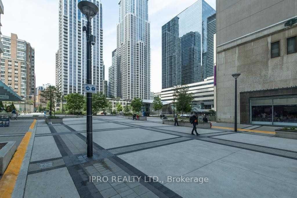 386 Yonge St, unit 1202 for rent - image #19