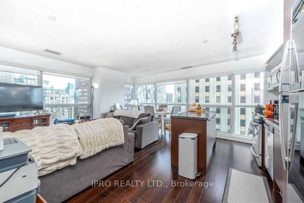 386 Yonge St, unit 1202 for rent - image #9