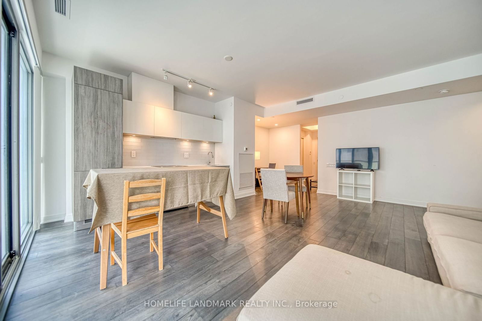 50 Charles St E, unit 3907 for rent