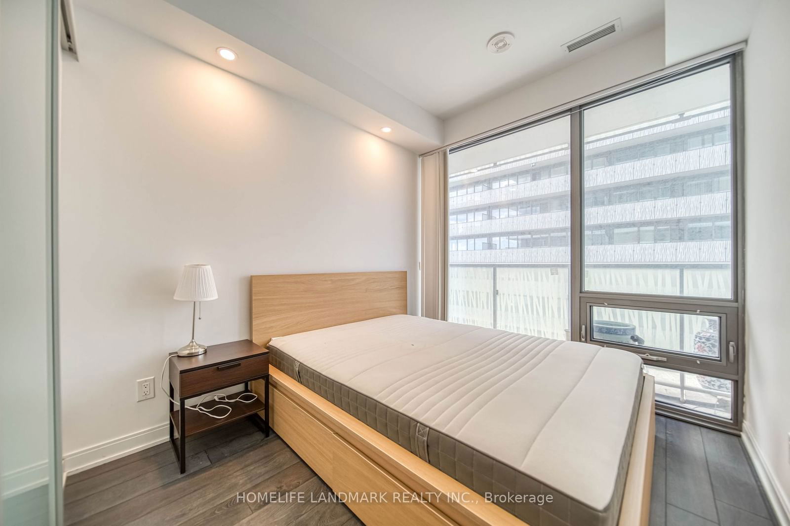 50 Charles St E, unit 3907 for rent