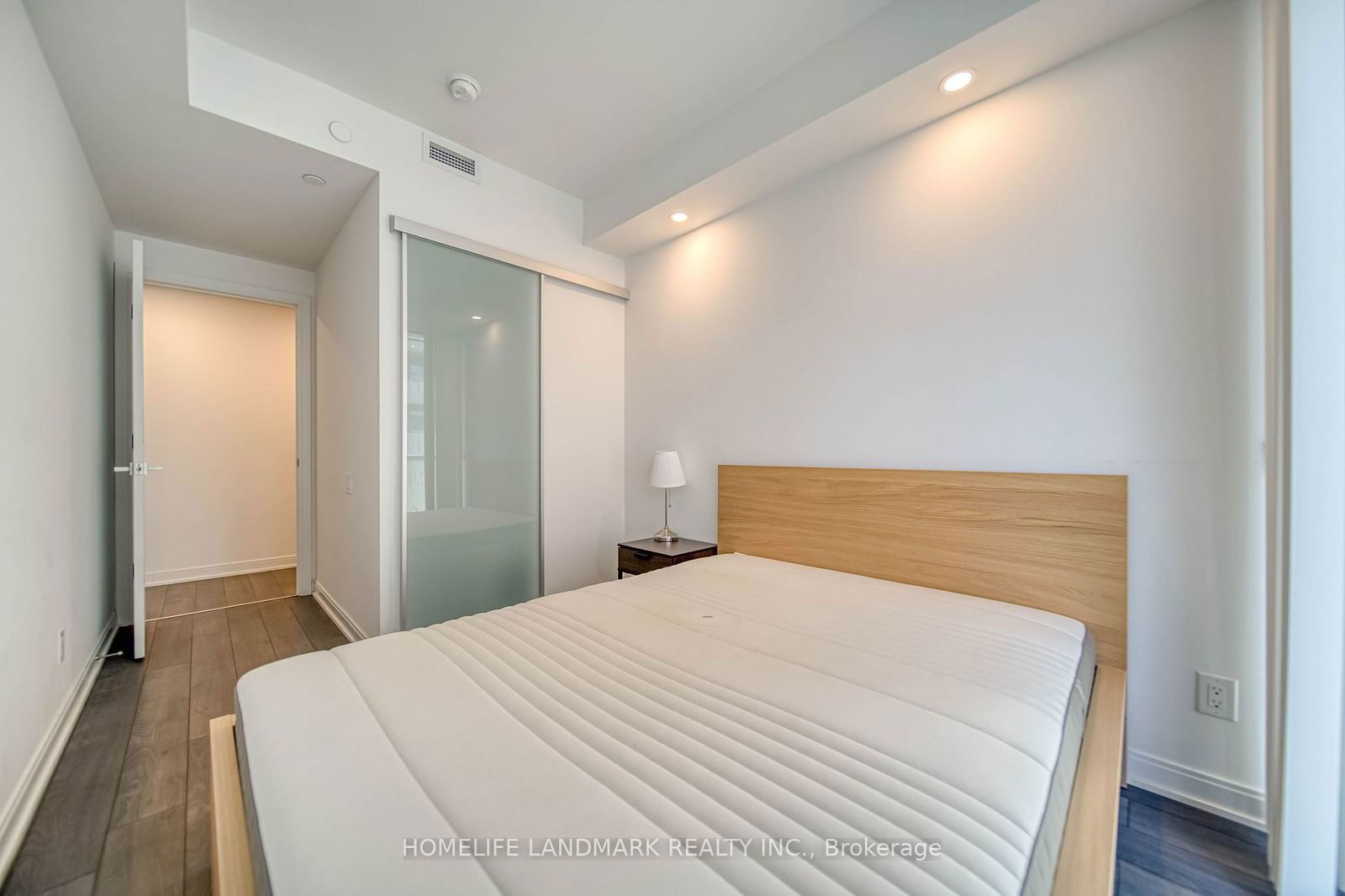 50 Charles St E, unit 3907 for rent