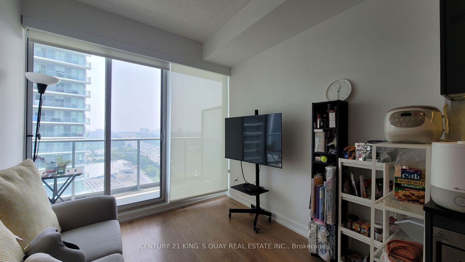 115 McMahon Dr, unit 1708 for rent - image #8