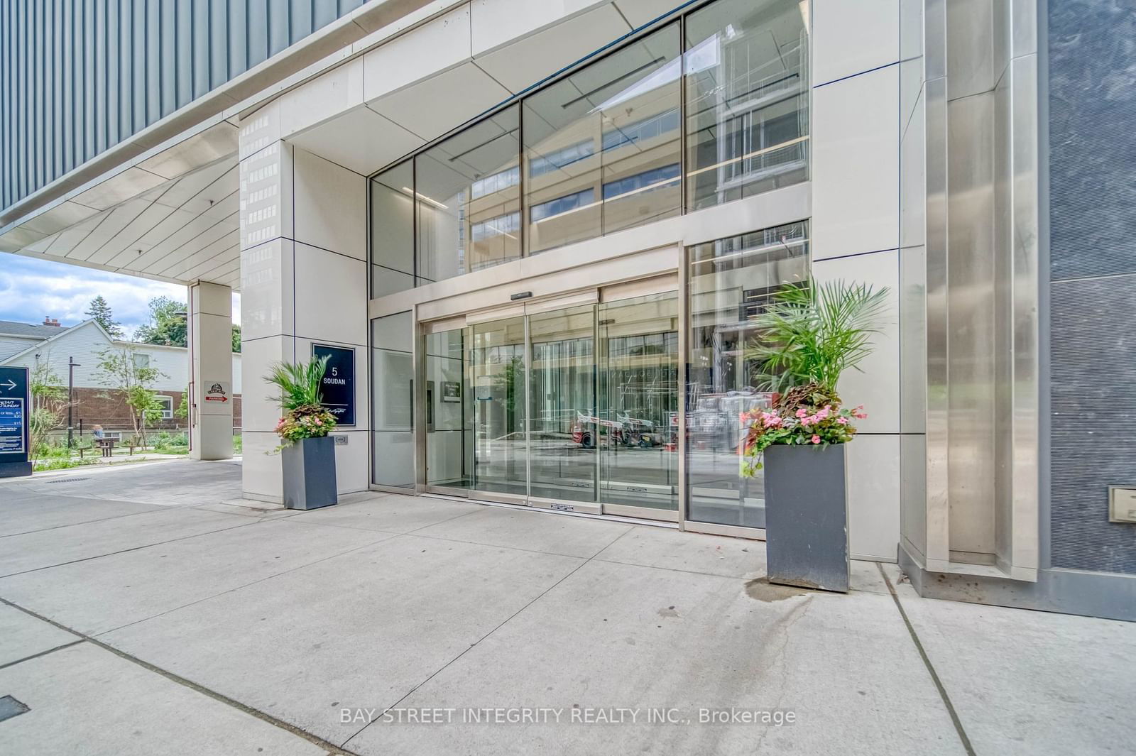 5 Soudan Ave, unit 1002 for sale - image #2