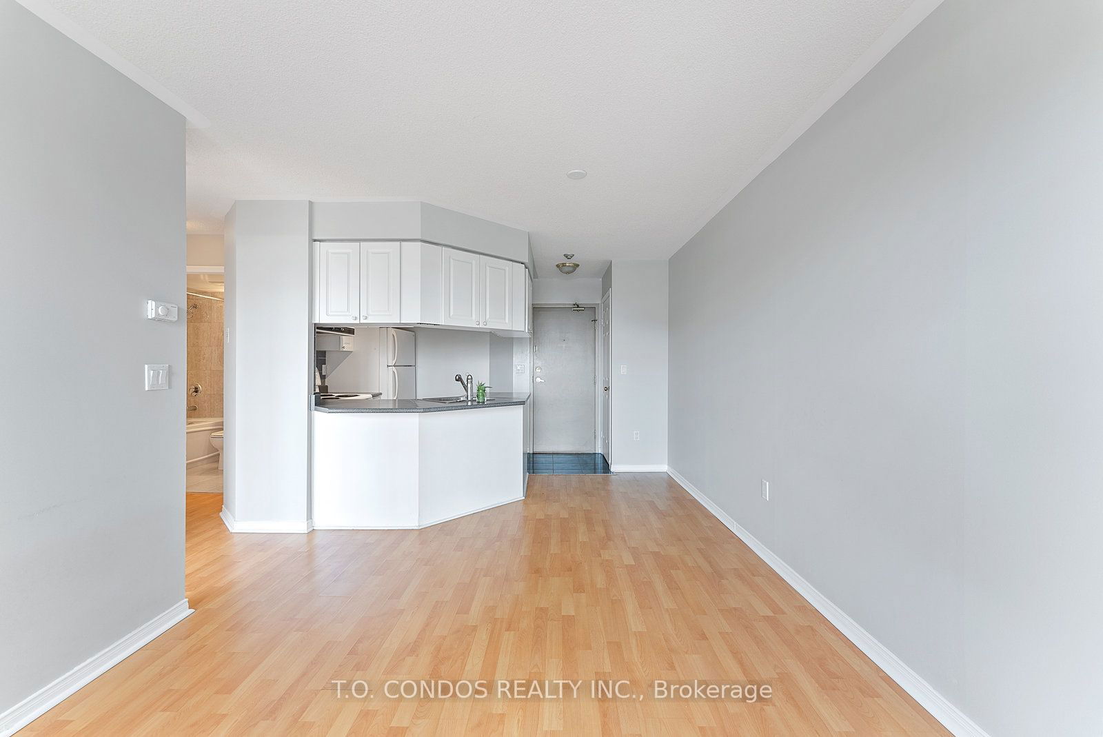 909 Bay St, unit 2002 for rent - image #10