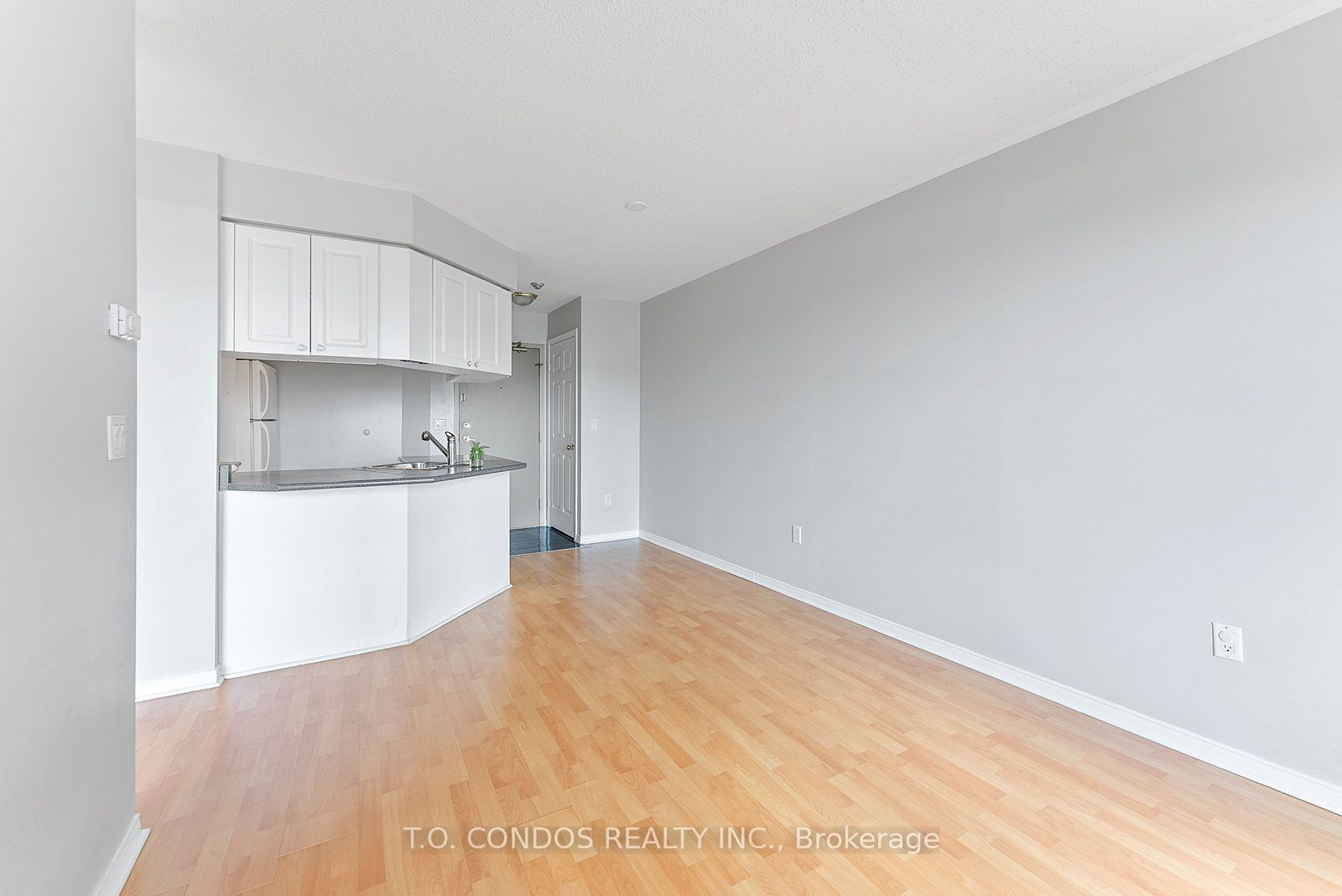 909 Bay St, unit 2002 for rent - image #11