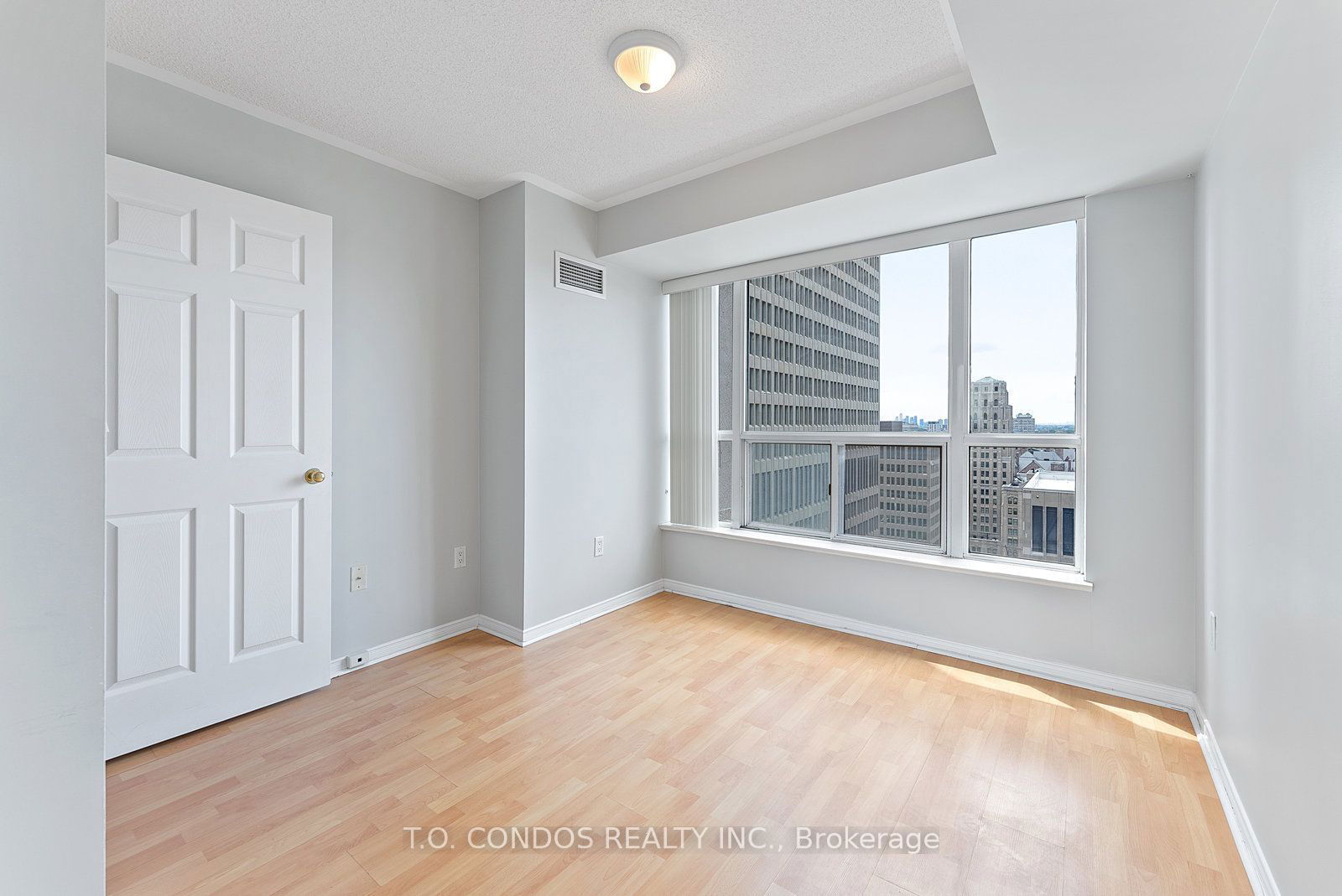 909 Bay St, unit 2002 for rent - image #18