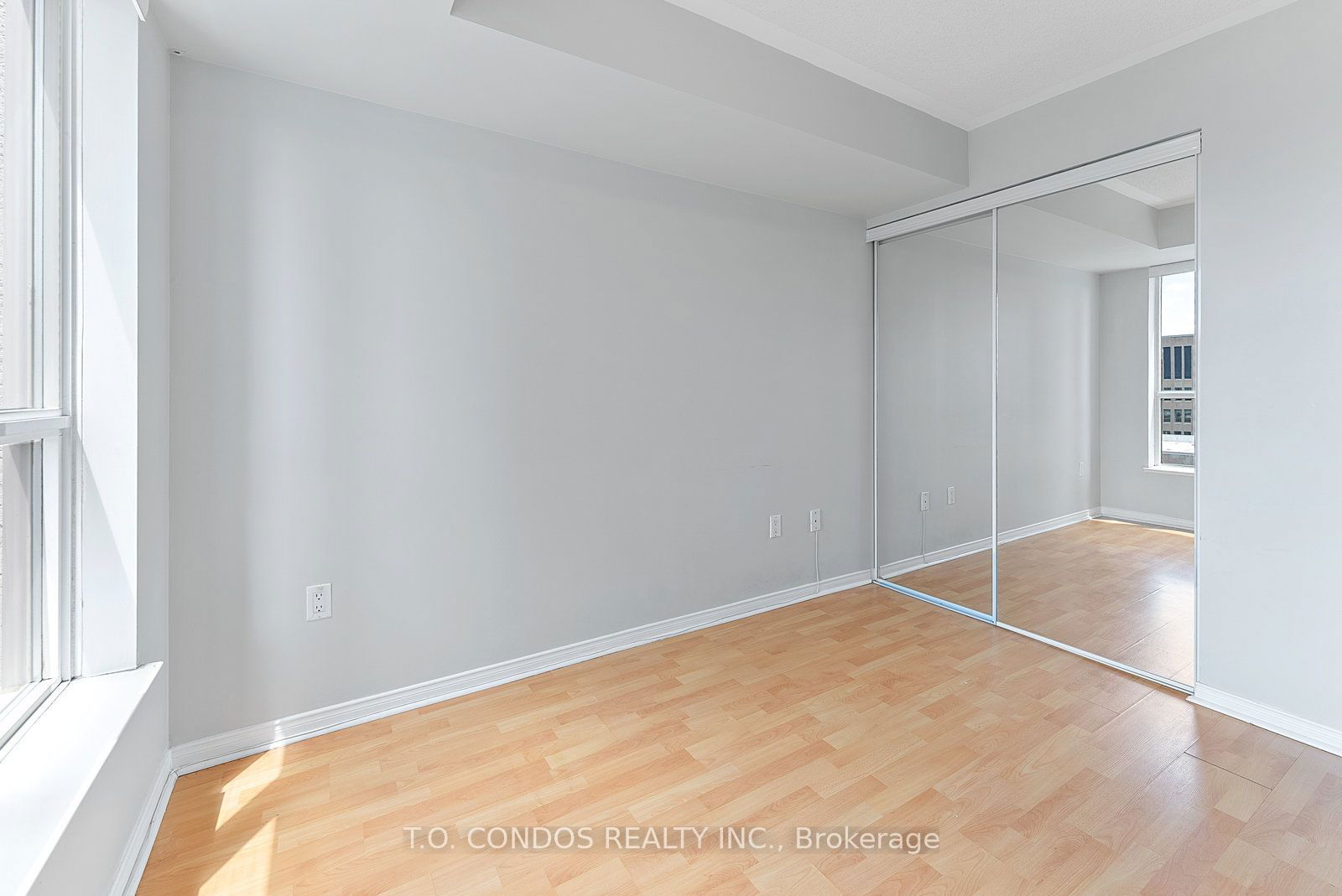 909 Bay St, unit 2002 for rent - image #19