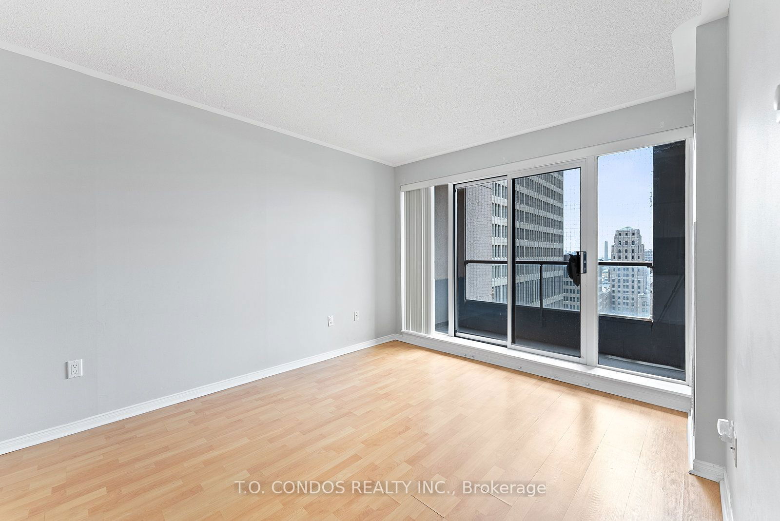 909 Bay St, unit 2002 for rent - image #8