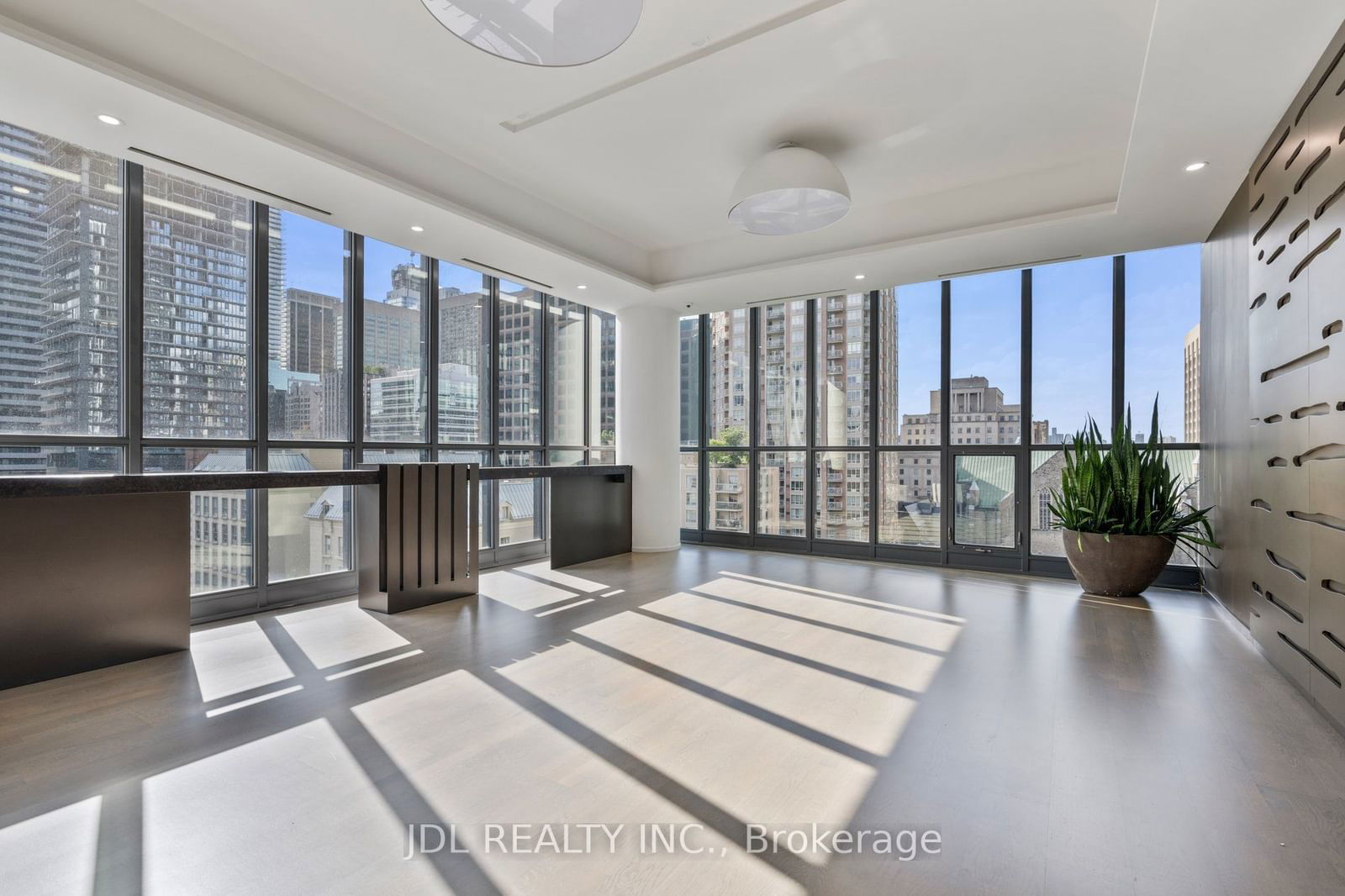 101 Charles St E, unit 704 for sale