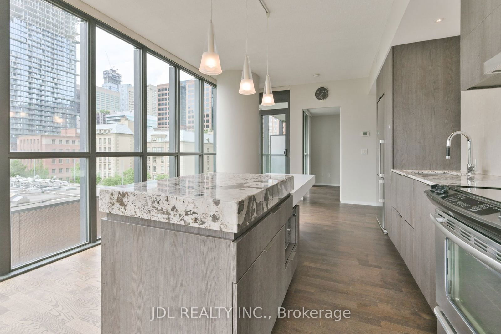 101 Charles St E, unit 704 for sale