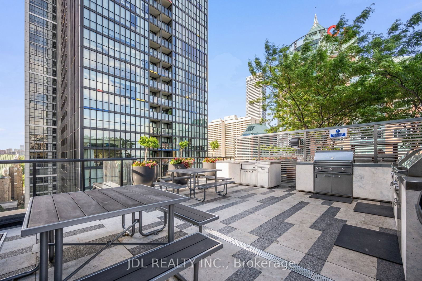 101 Charles St E, unit 704 for sale - image #4