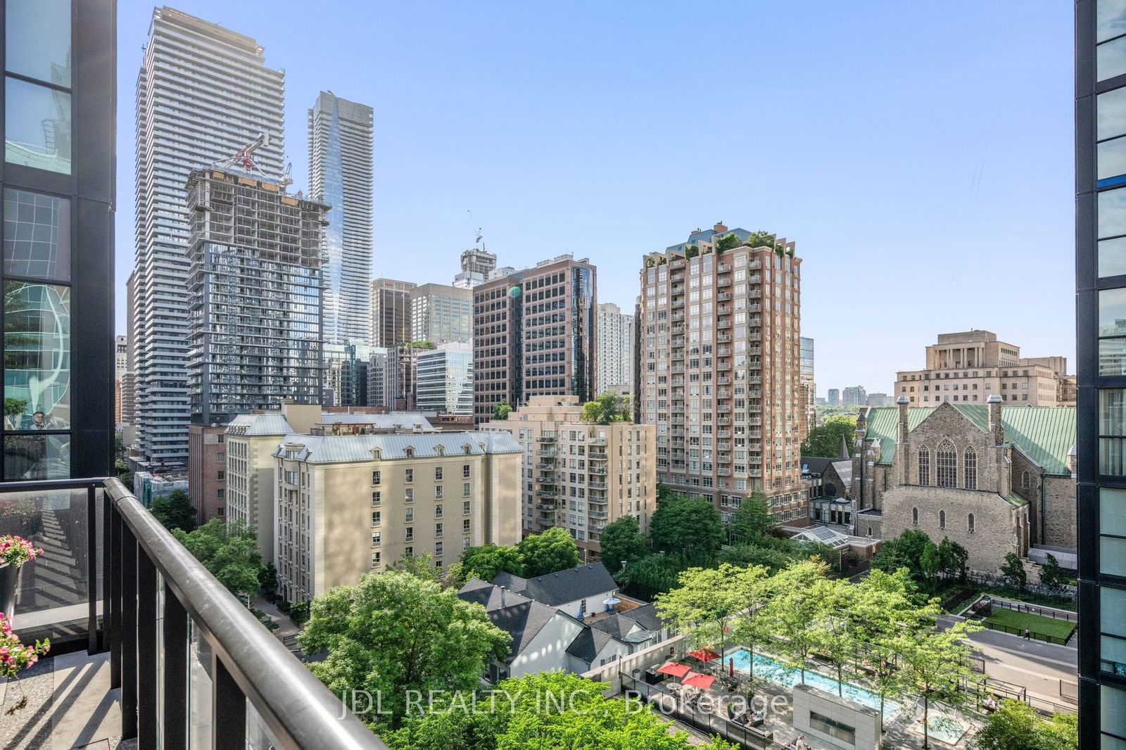 101 Charles St E, unit 704 for sale