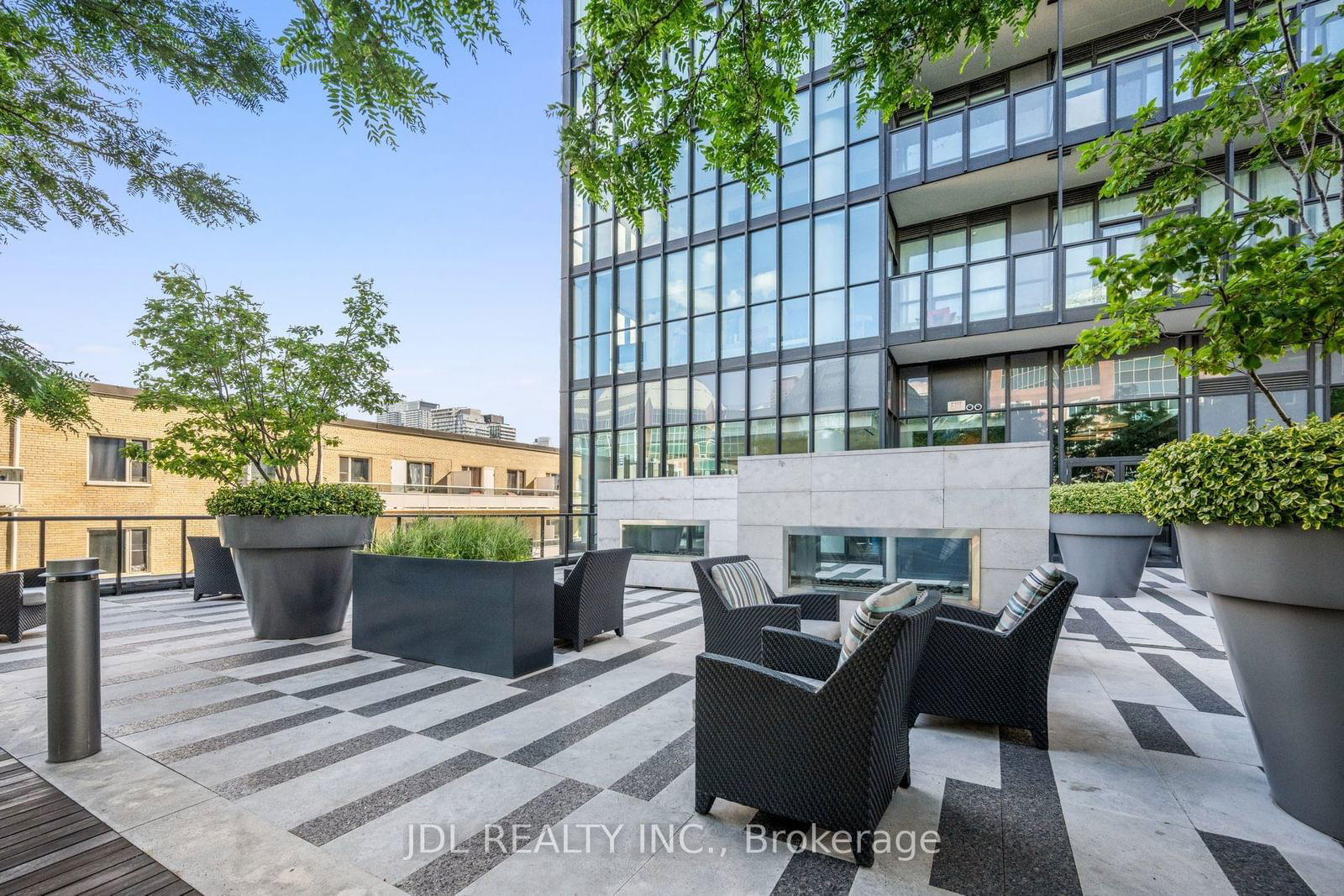 101 Charles St E, unit 704 for sale