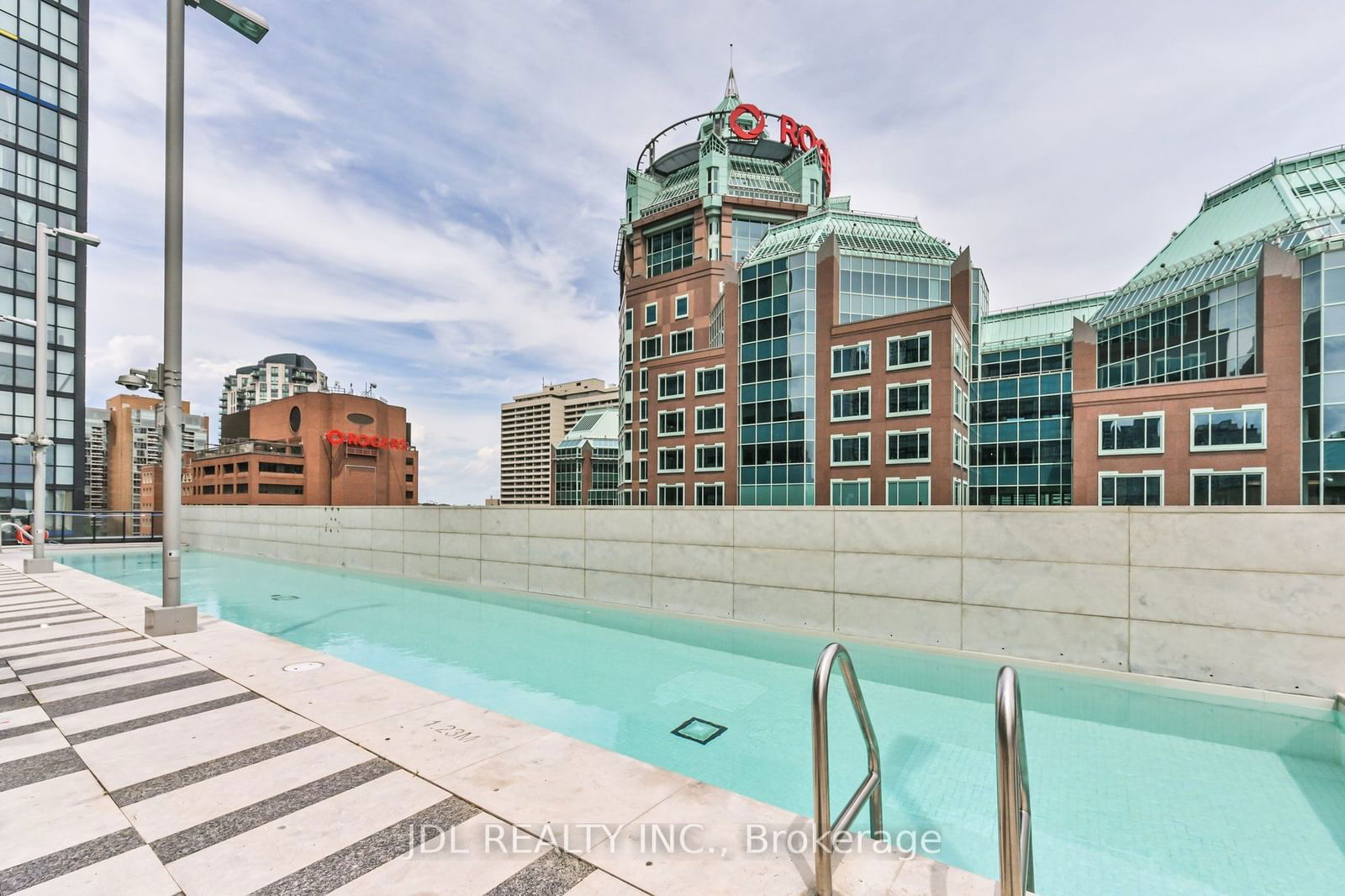 101 Charles St E, unit 704 for sale