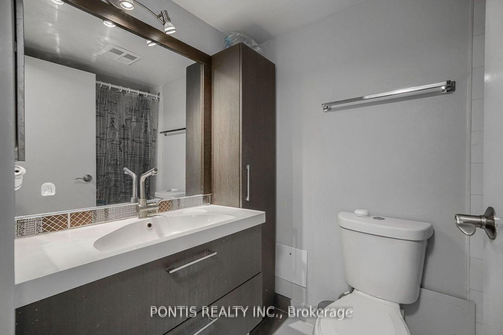 5785 Yonge St, unit 209 for sale