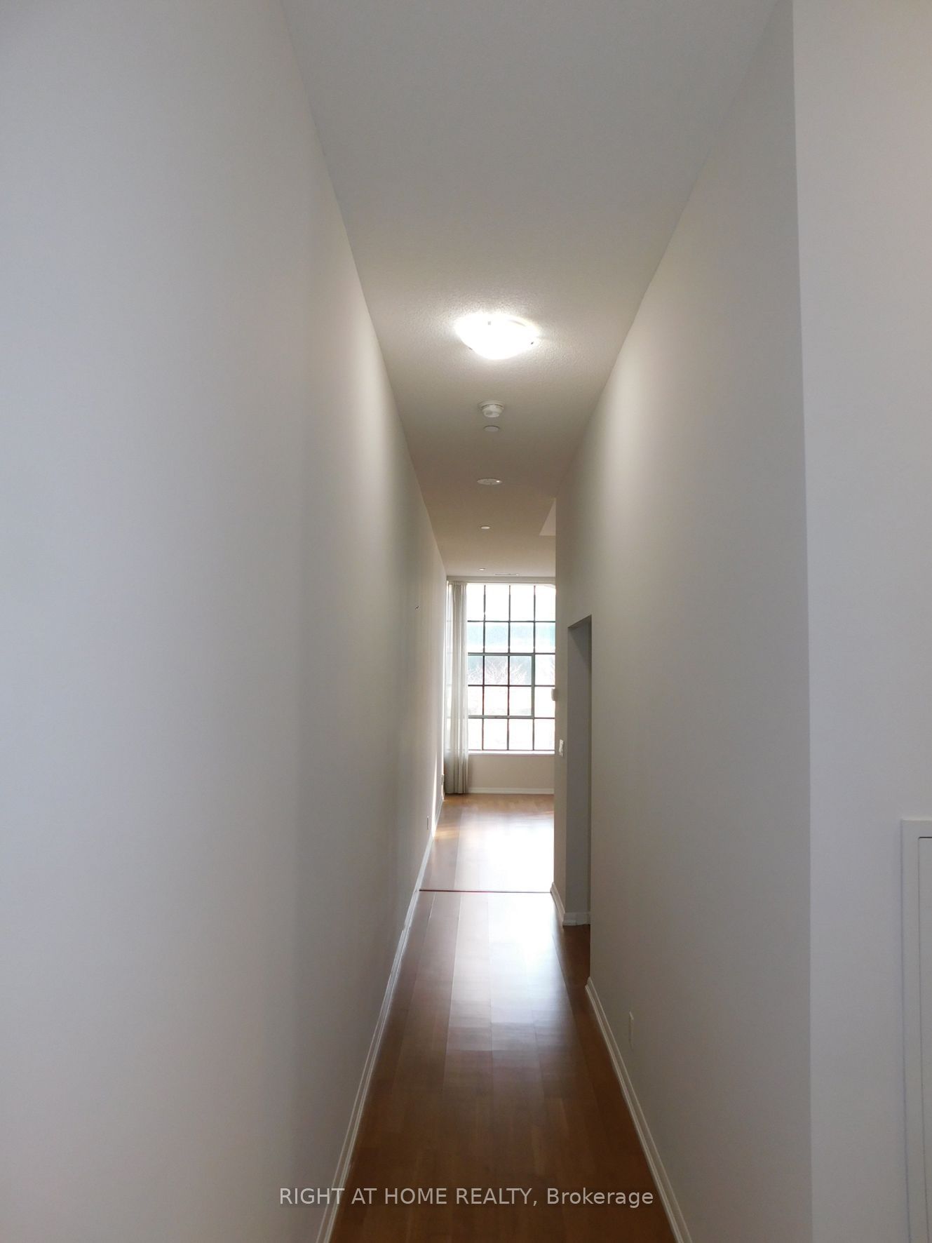 832 Bay St, unit 208 for sale - image #3